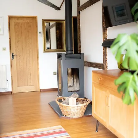 Gwills Countryside With Hot Tub Apartment