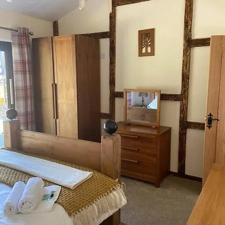 Apartment Gwills Countryside With Hot Tub