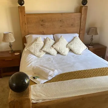 Gwills Countryside With Hot Tub Apartment *