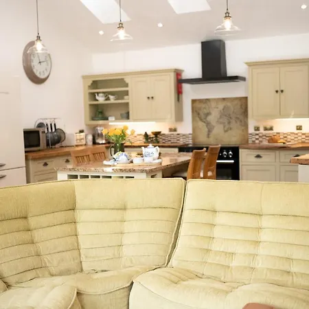Apartment Gwills Countryside With Hot Tub *